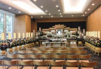 2025年9月　悠久の丘式場（50人席）の祭壇と生花